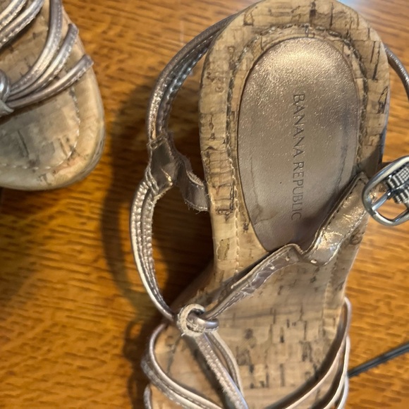 🍌Banana Republic thick, cork-like heals!🍌 - Picture 7 of 12